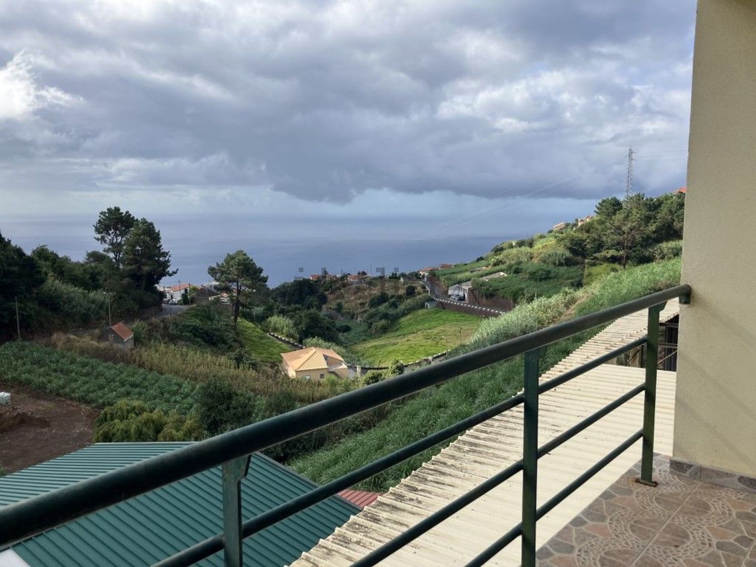 小楼房或独栋别墅出售在Estrada do Livramento - Levada do Poiso - 阳台