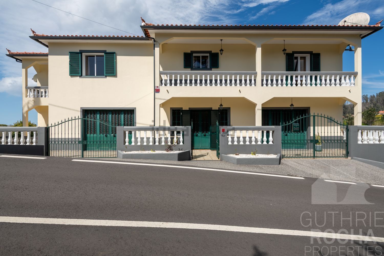 小楼房或独栋别墅出售在Estreito da Calheta - 外立面