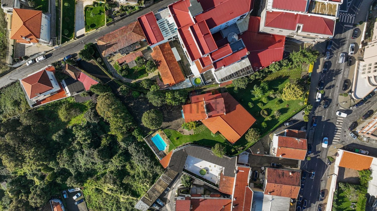 小楼房或独栋别墅出售在Avenida Bombeiros Voluntários, 237 - 照片