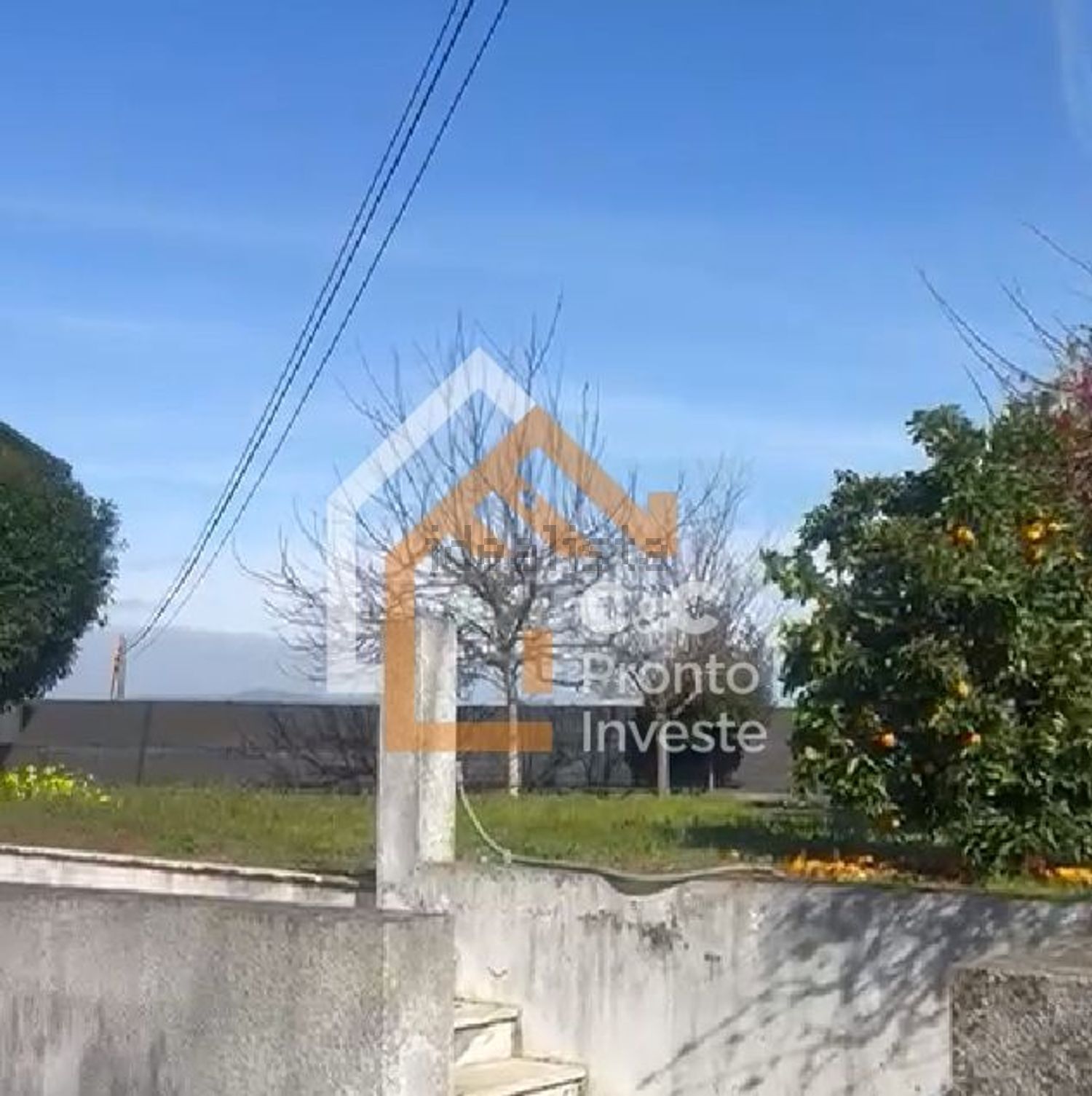小楼房或独栋别墅出售在Adaúfe - 外立面