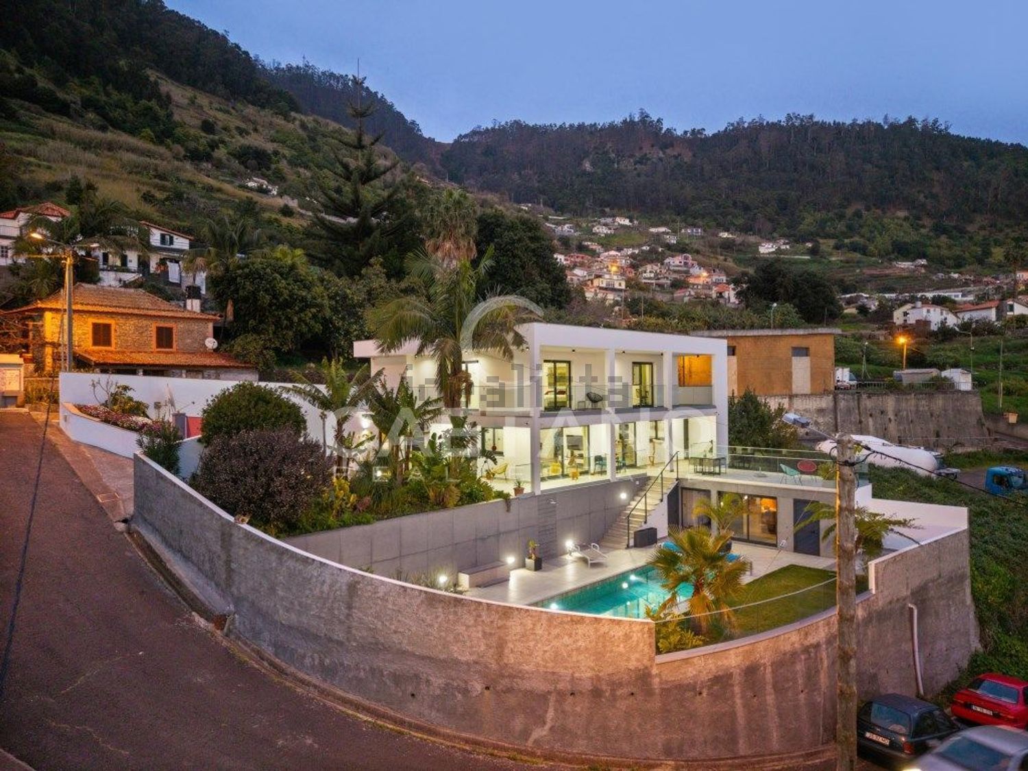 小楼房或独栋别墅出售在Estreito da Calheta - 外立面
