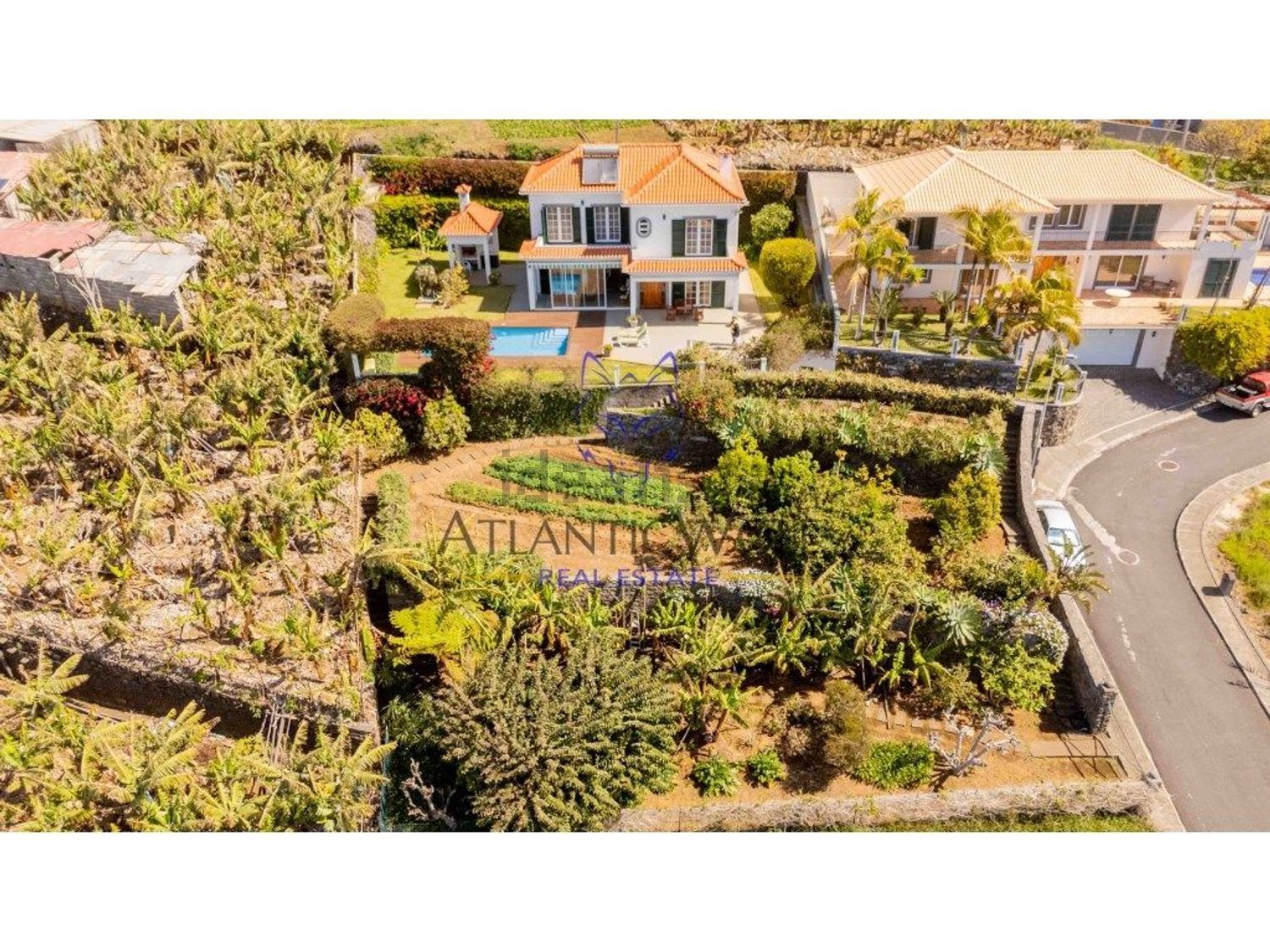 小楼房或独栋别墅出售在Estrada da Urb. Vista Mar e Sol, 11 - 照片