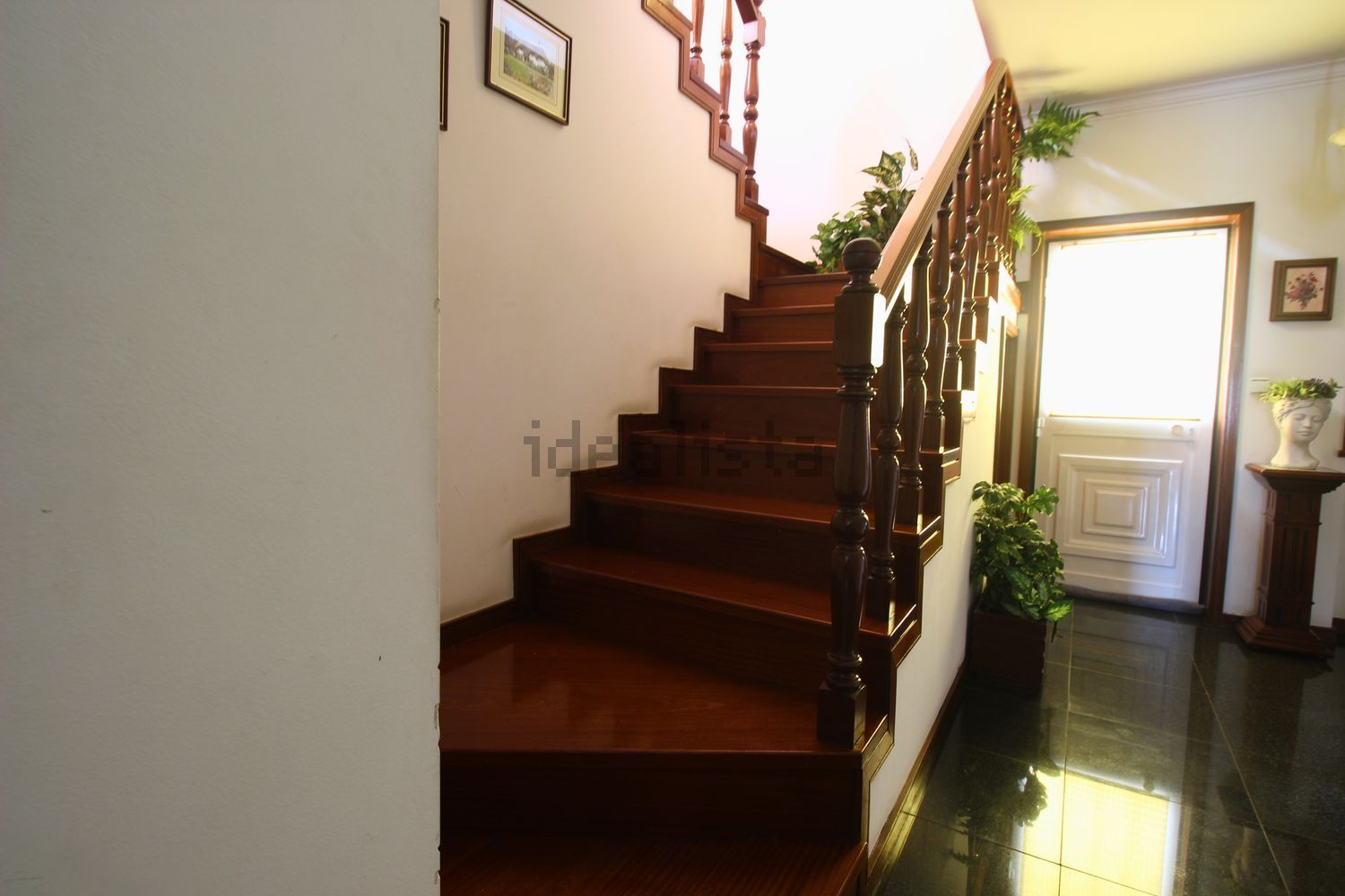 小楼房或独栋别墅出售在Rua de São Jorge - 楼梯