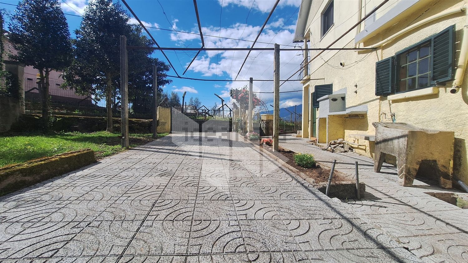 小楼房或独栋别墅出售在Campo de Besteiros - 视线
