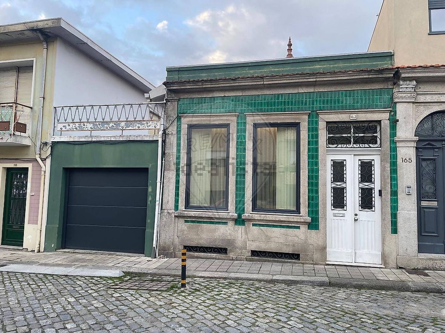 小楼房或独栋别墅出售在Rua Senhora do Porto - 视线