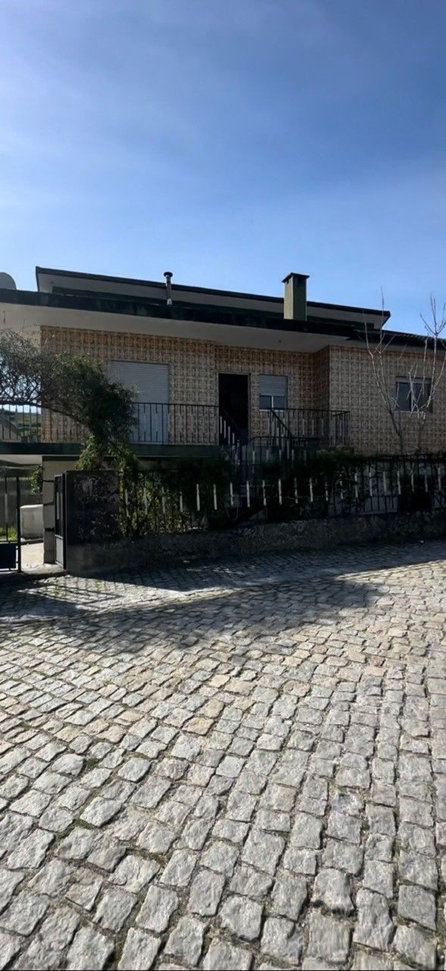 小楼房或独栋别墅出售在Rua de Santo Isidoro, 51 - 外立面