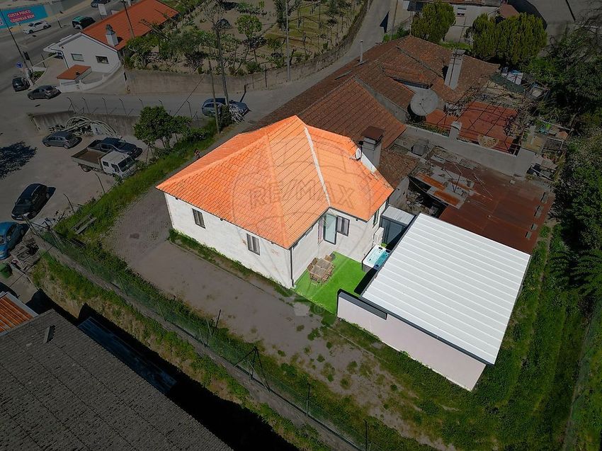 小楼房或独栋别墅出售在Rua da Barreira
