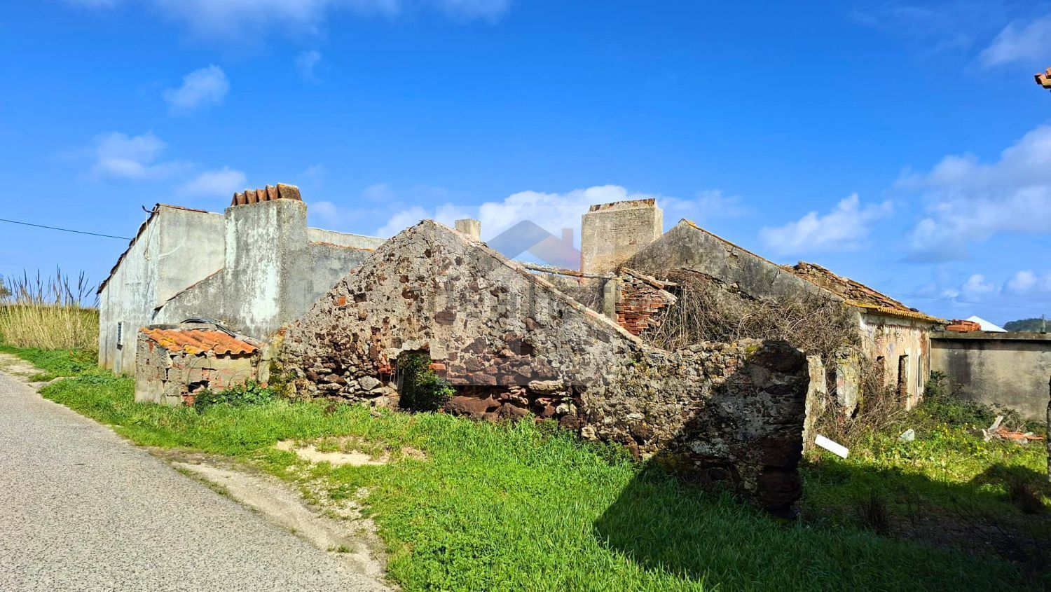 小楼房或独栋别墅出售在Santo Onofre e Serra do Bouro - 花园
