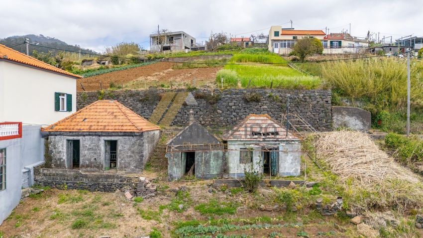 小楼房或独栋别墅出售在Estrada Da Achada, 80