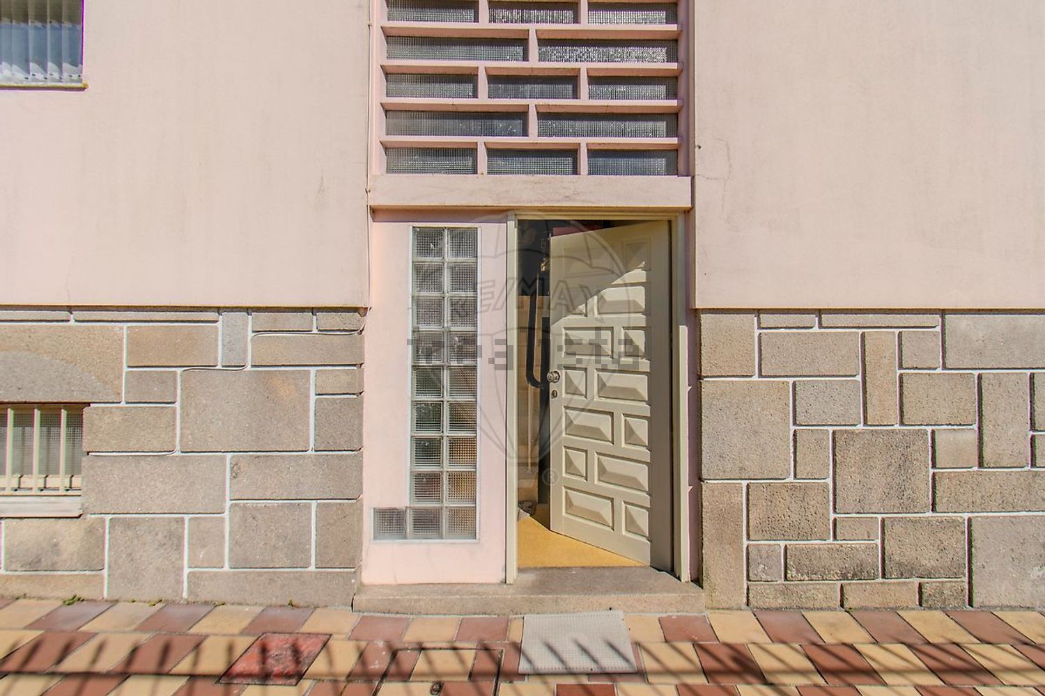 小楼房或独栋别墅出售在Avenida Lidador da Maia, 398 - 照片