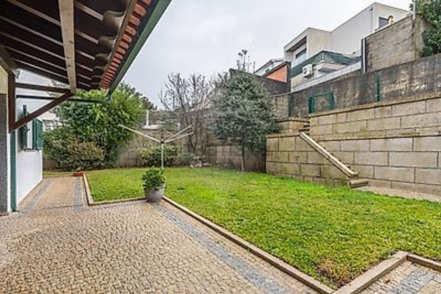 小楼房或独栋别墅出售在Rua Teixeira de Queiroz, 35 - 花园