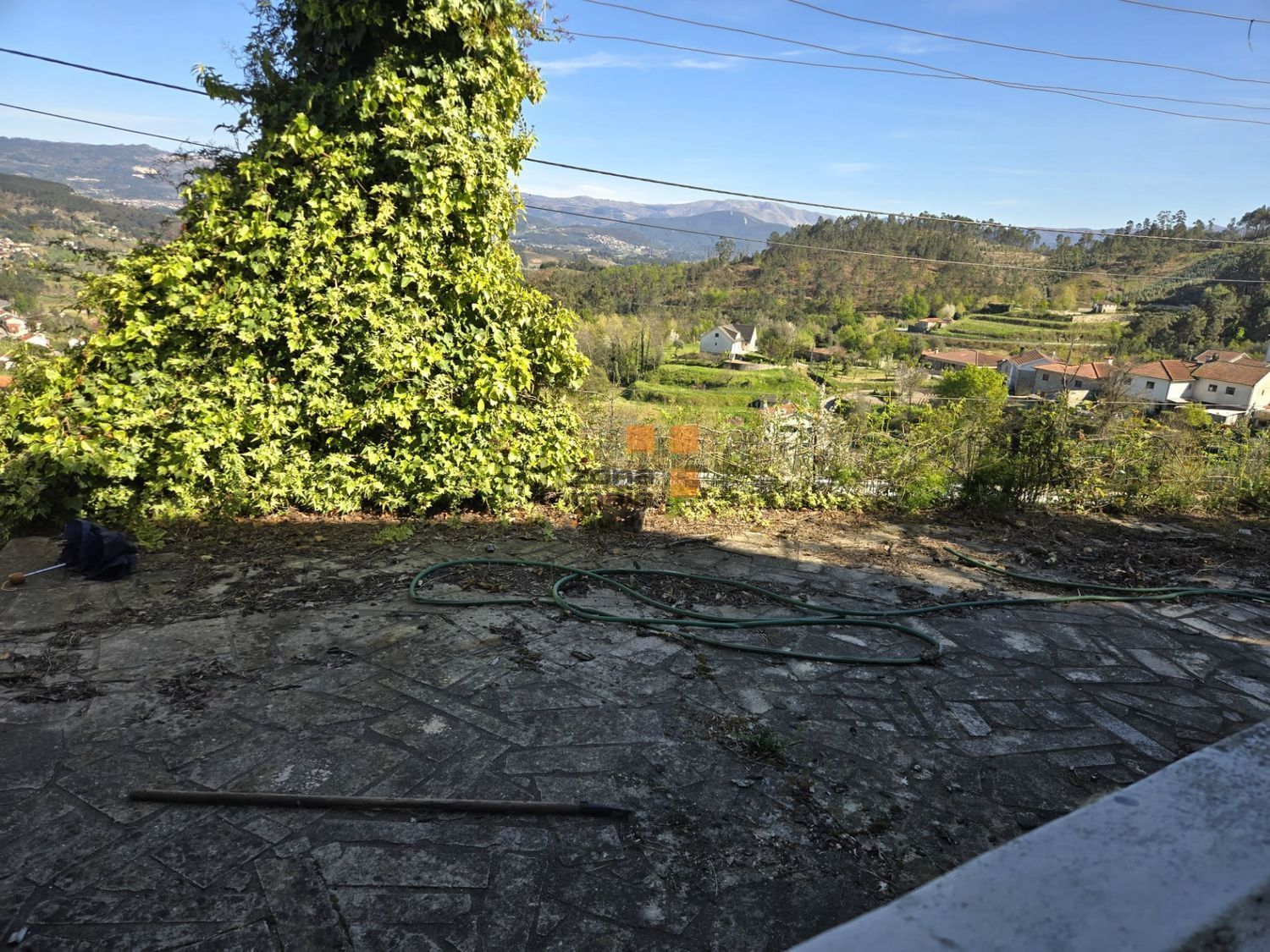 小楼房或独栋别墅出售在Vale de Bouro - 花园