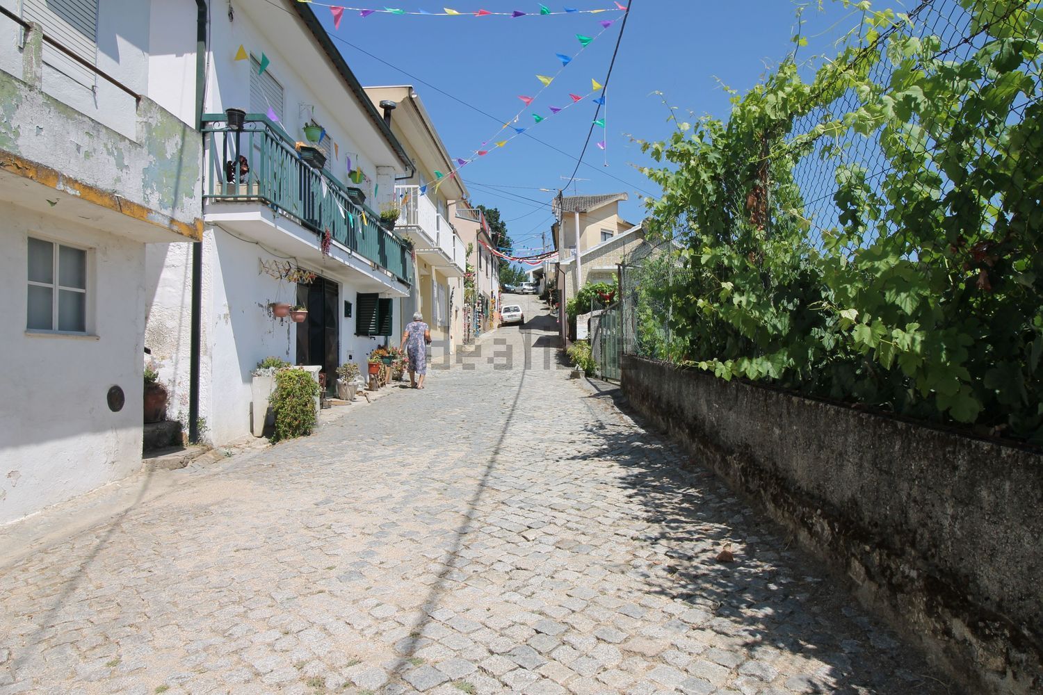 小楼房或独栋别墅出售在Rua da Cova do Bairro, 83 - 外立面