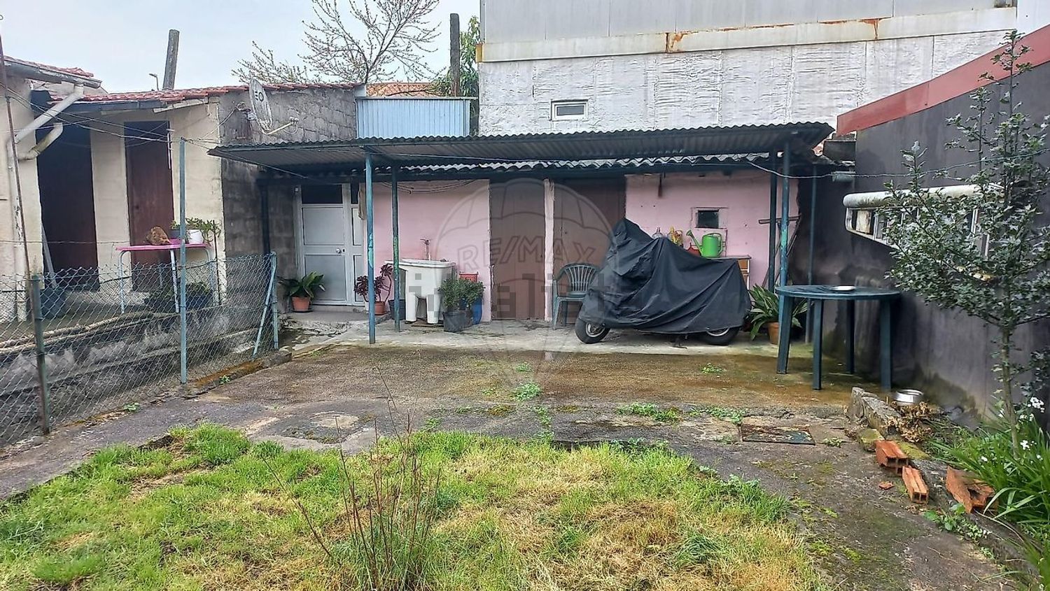 小楼房或独栋别墅出售在Rua São José - 外立面
