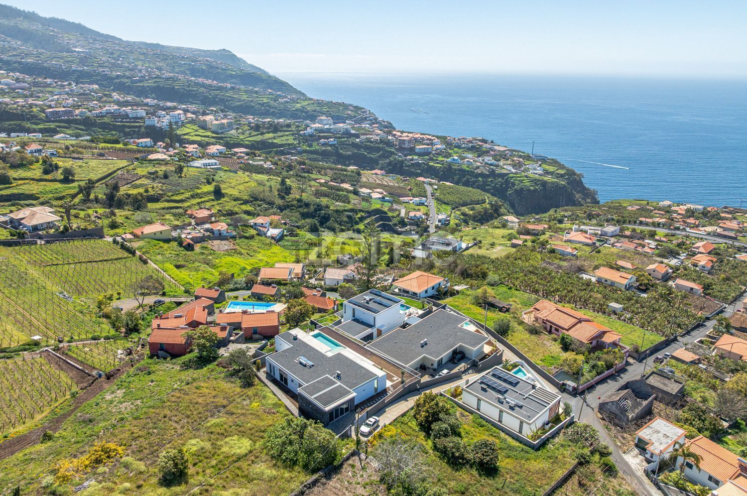小楼房或独栋别墅出售在Estreito da Calheta - 详情