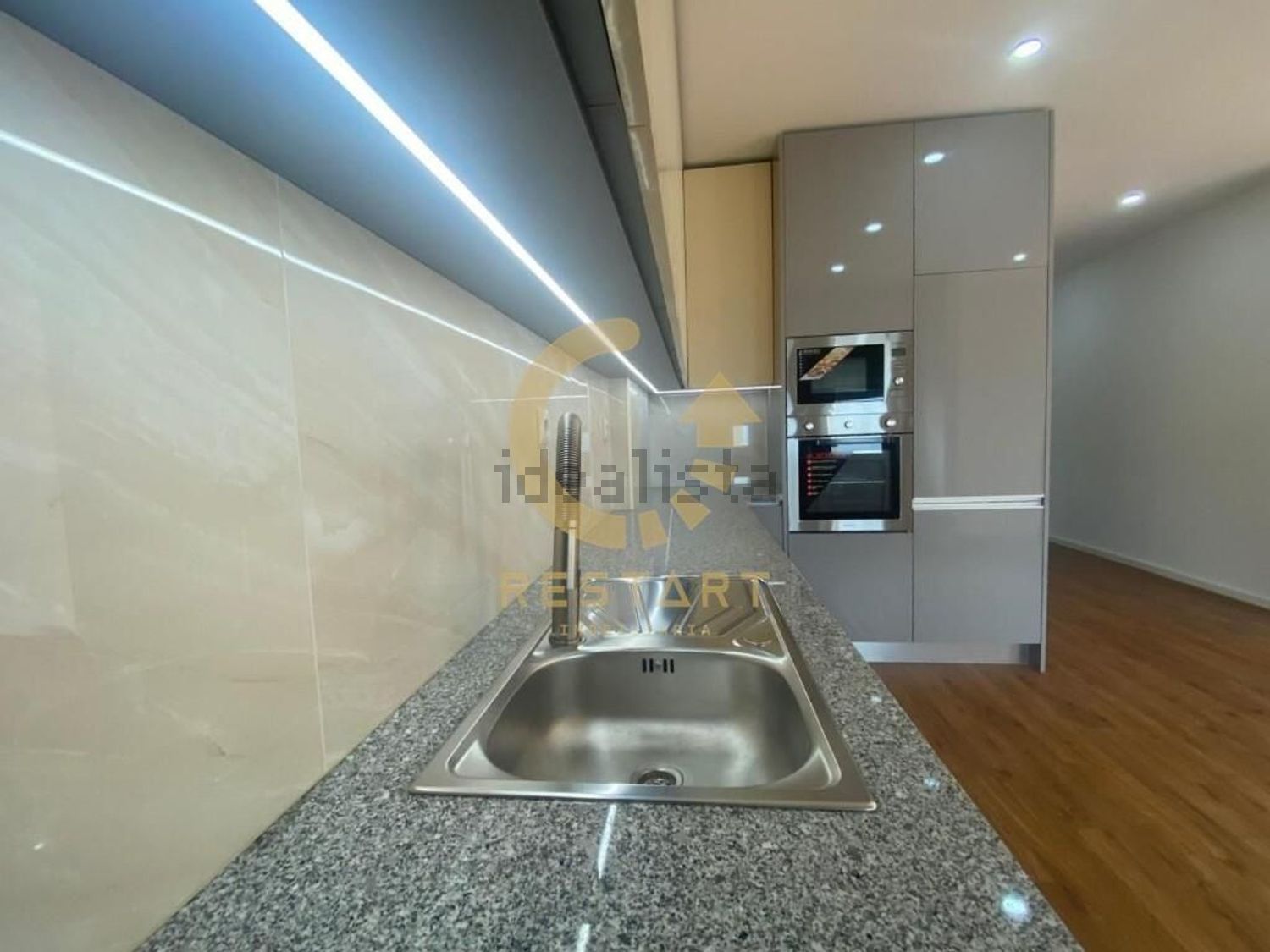 公寓 t3出售在Rua do Calvário s/n - 厨房