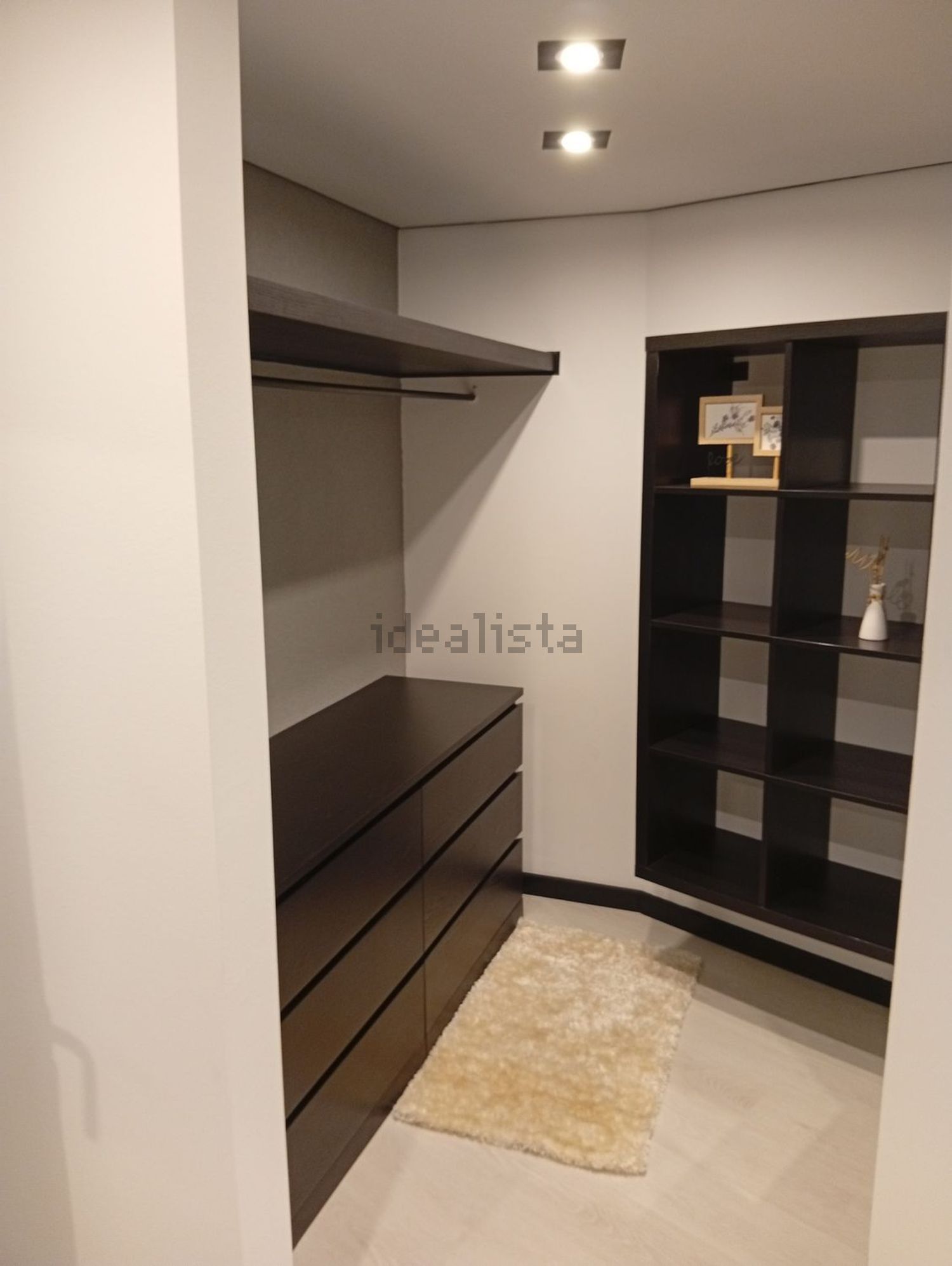 小楼房或独栋别墅出售在Rua Alcoice, 50 - 试衣间