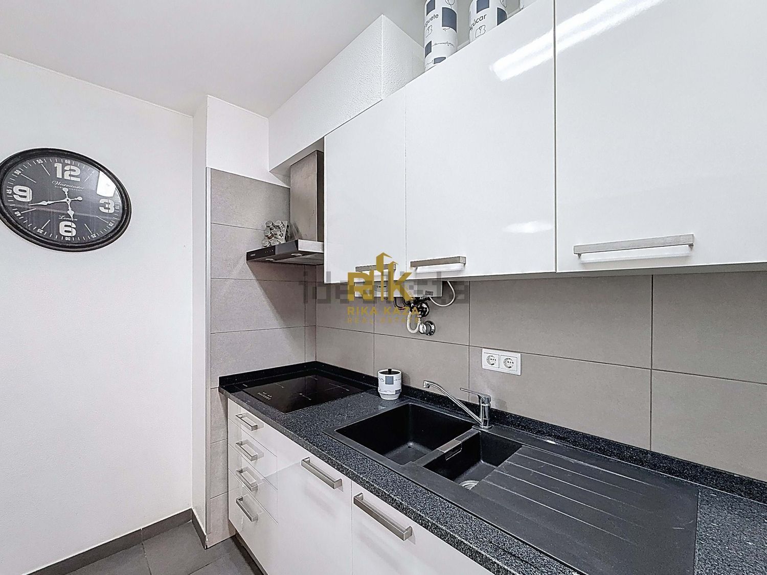 公寓 t4出售在Avenida da Madalena , Conjunto Habitacional Madalena , Bloco F2 s/n - 厨房