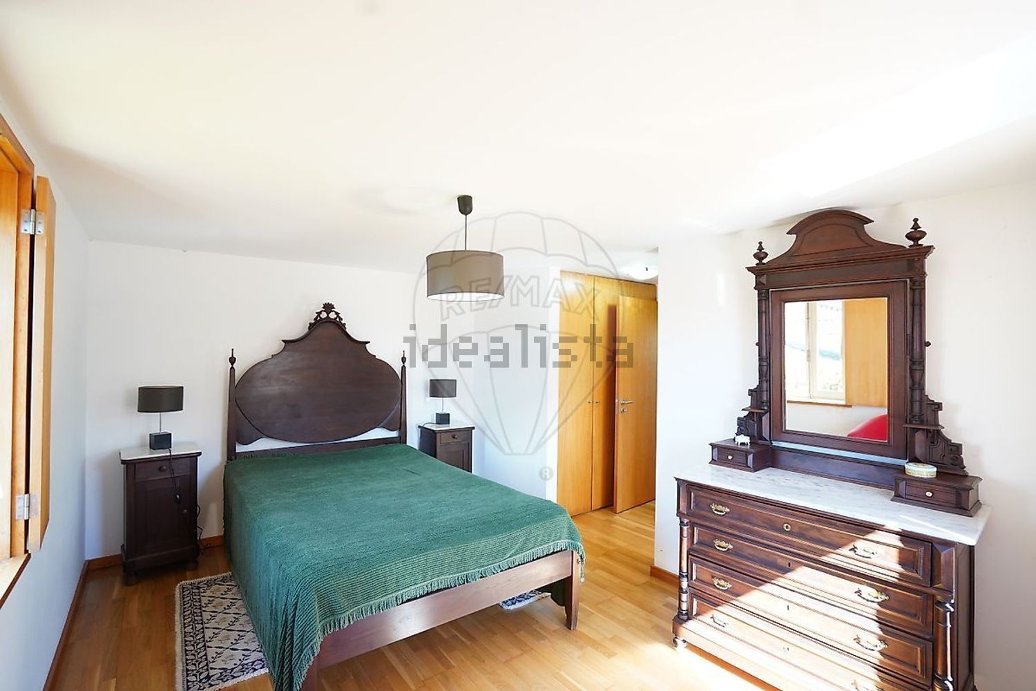 小楼房或独栋别墅出售在Rua Mem Gundar - 卧室