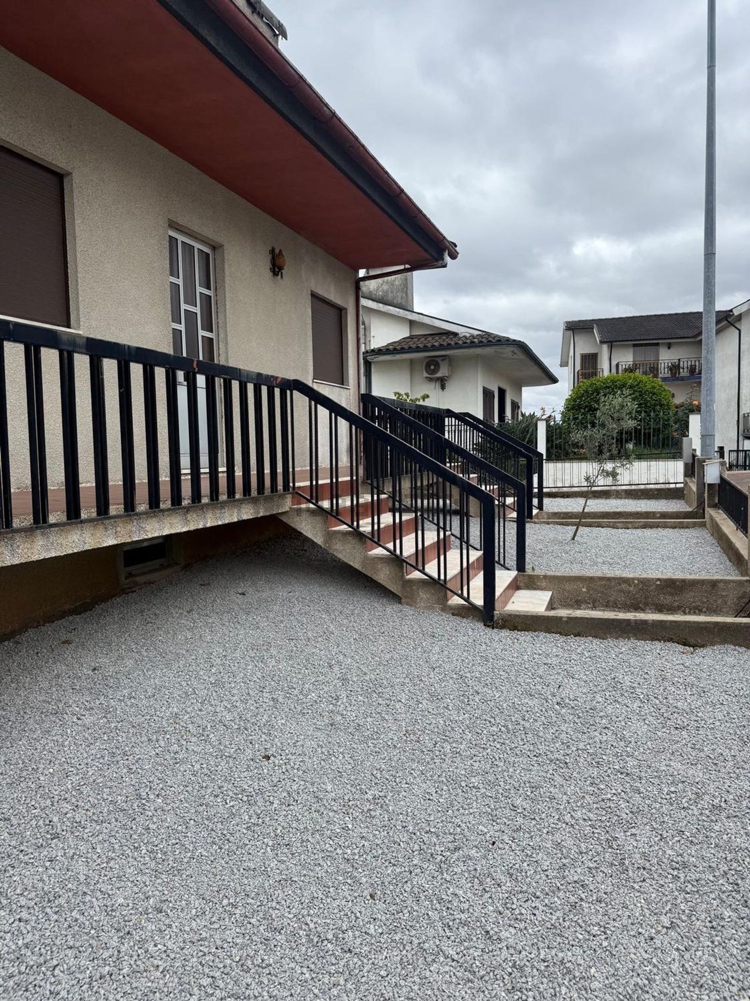 小楼房出售在Rua Monte Pedro, 394 - 阳台