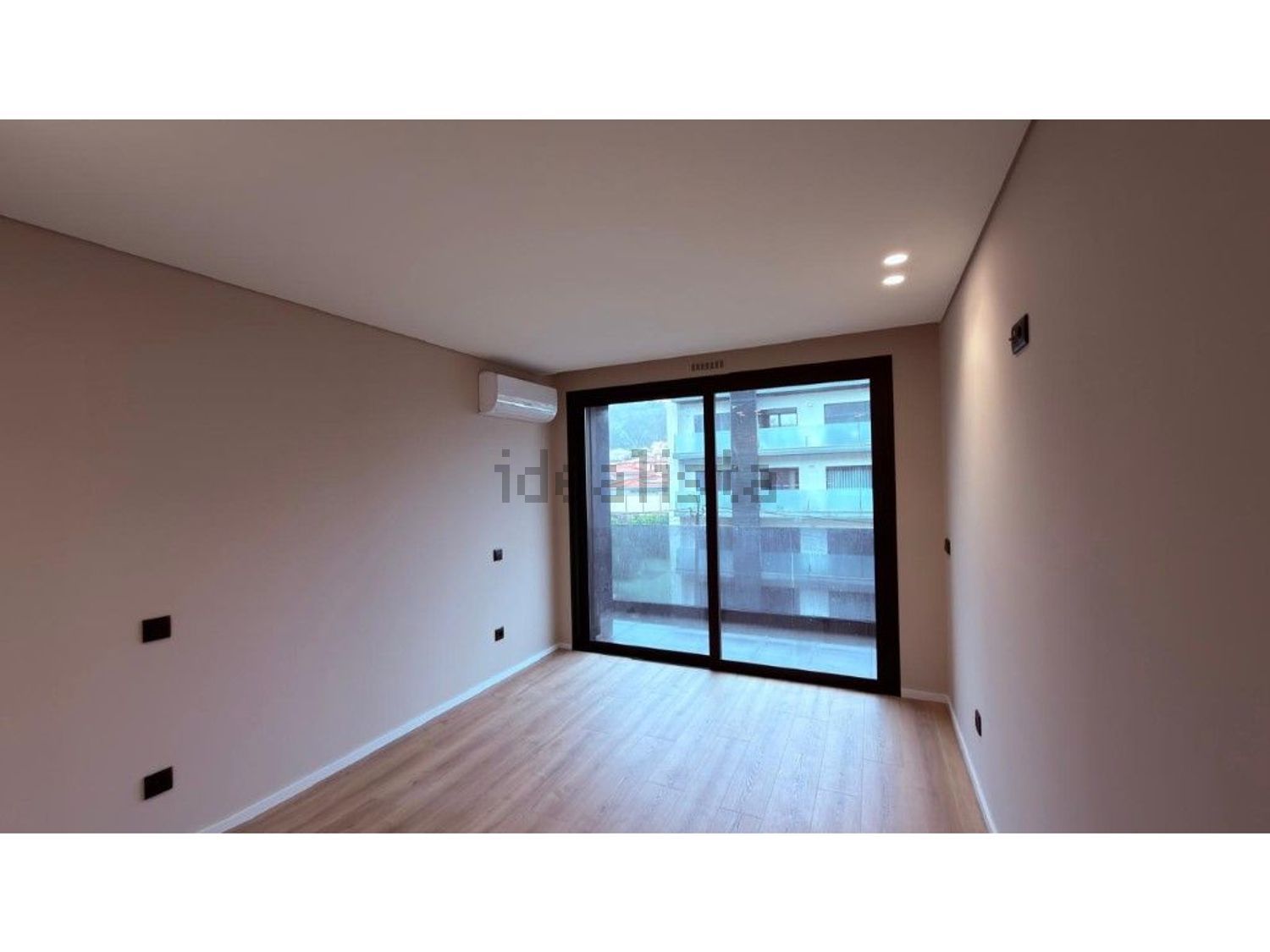 公寓 t1出售在Avenida Marechal Humberto Delgado, 73 - 居住