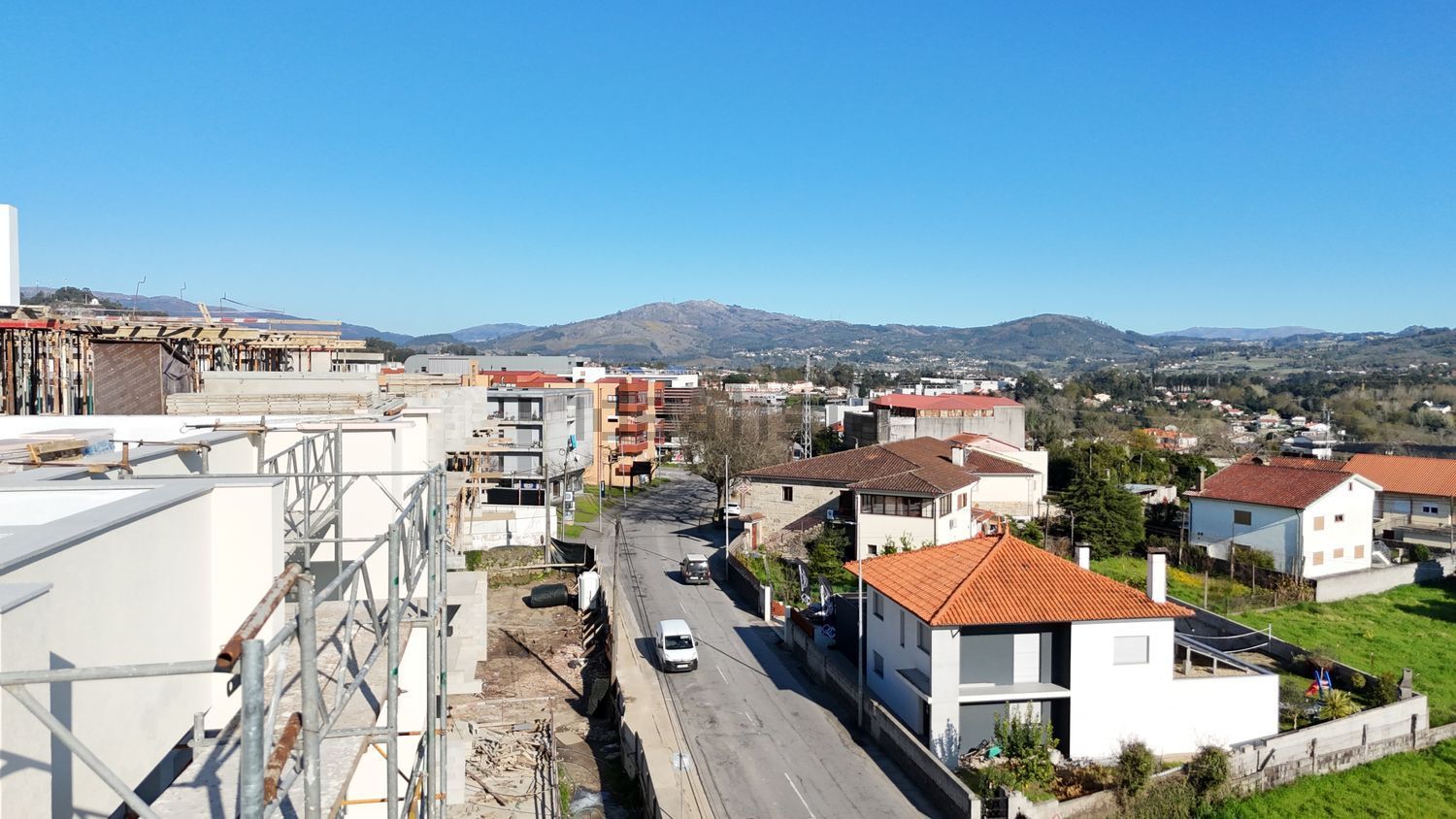 顶层公寓出售在Rua da Cintura - 视线