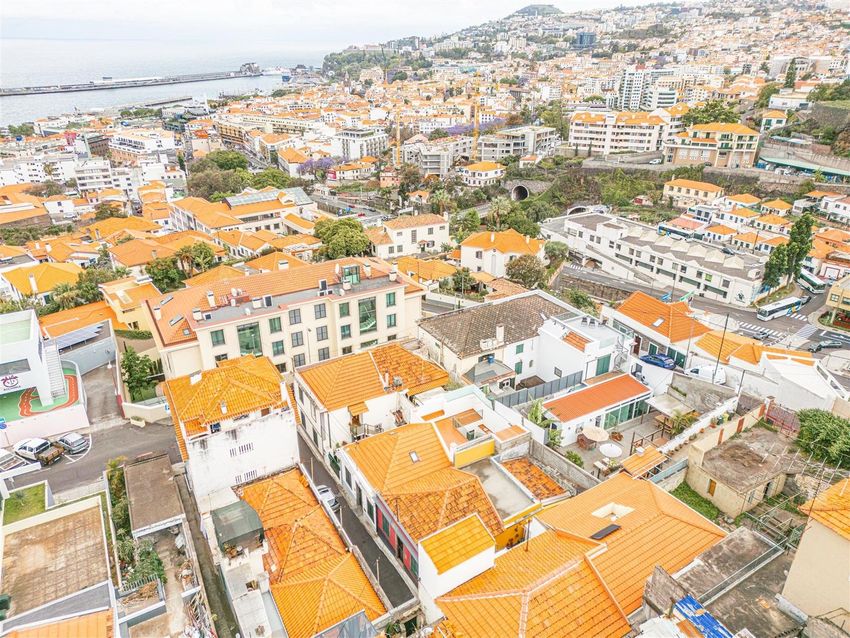小楼房或独栋别墅出售在Rua Doutor Pestana Júnior, 13