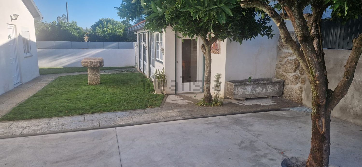 小楼房或独栋别墅出售在Praça dos Lírios, 2 - 外立面