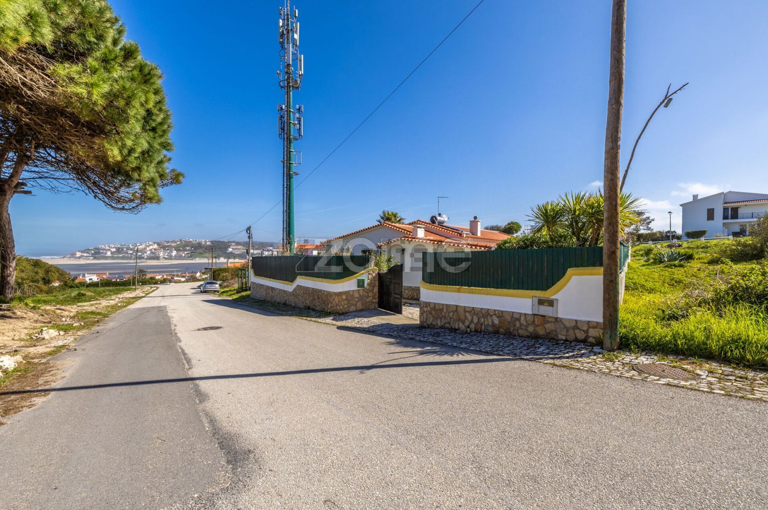 小楼房或独栋别墅出售在Bairro 15 - 外立面