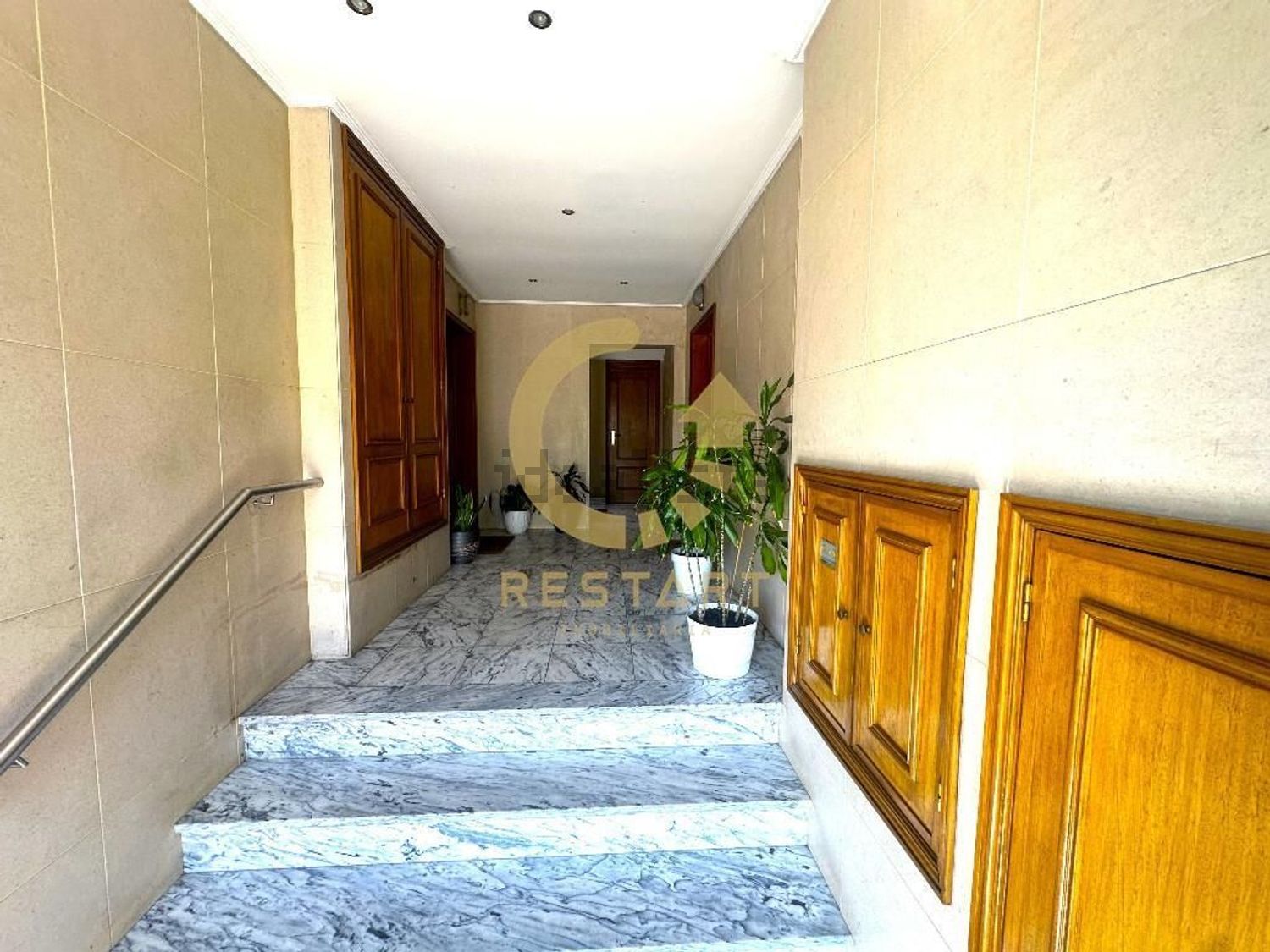 小楼房出售在Castêlo da Maia - 过道