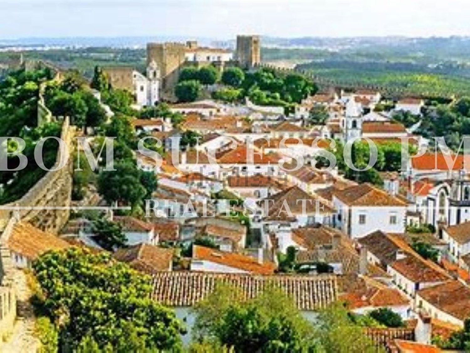 出租小楼房或独栋别墅在Rua do Comércio - 视线