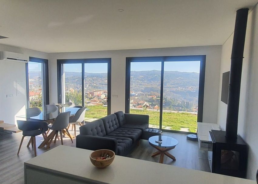 小楼房或独栋别墅出售在Fafe