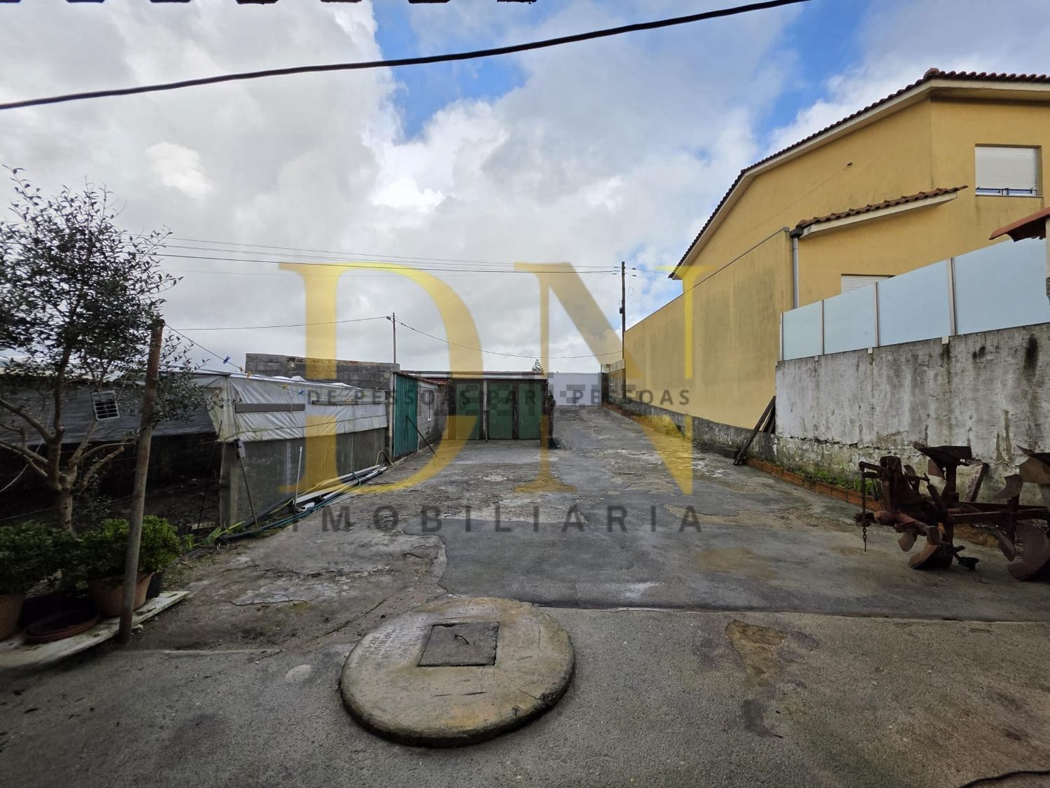 小楼房或独栋别墅出售在Rua de Santo André de Baixo - 外立面