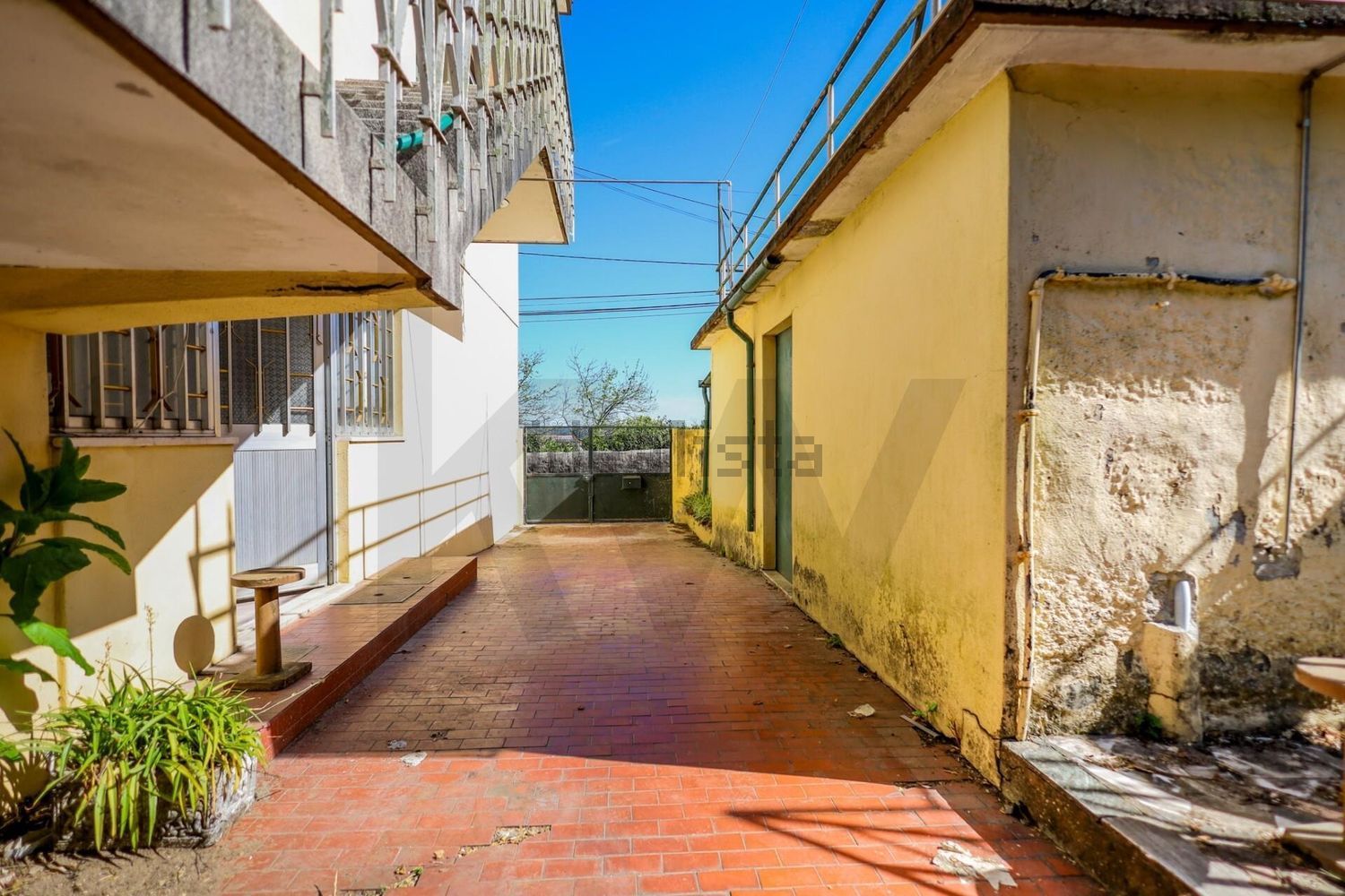 小楼房或独栋别墅出售在Rua do Brêto, 102 - 阳台