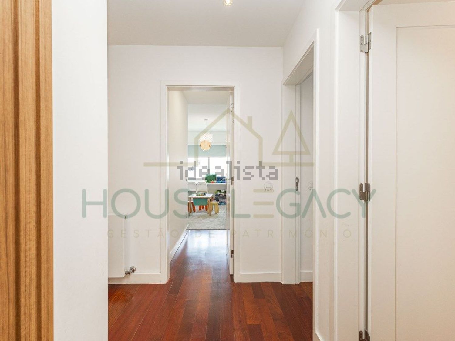 公寓 t4出售在Rua de Tomaz Ribeiro, 130 - 前厅