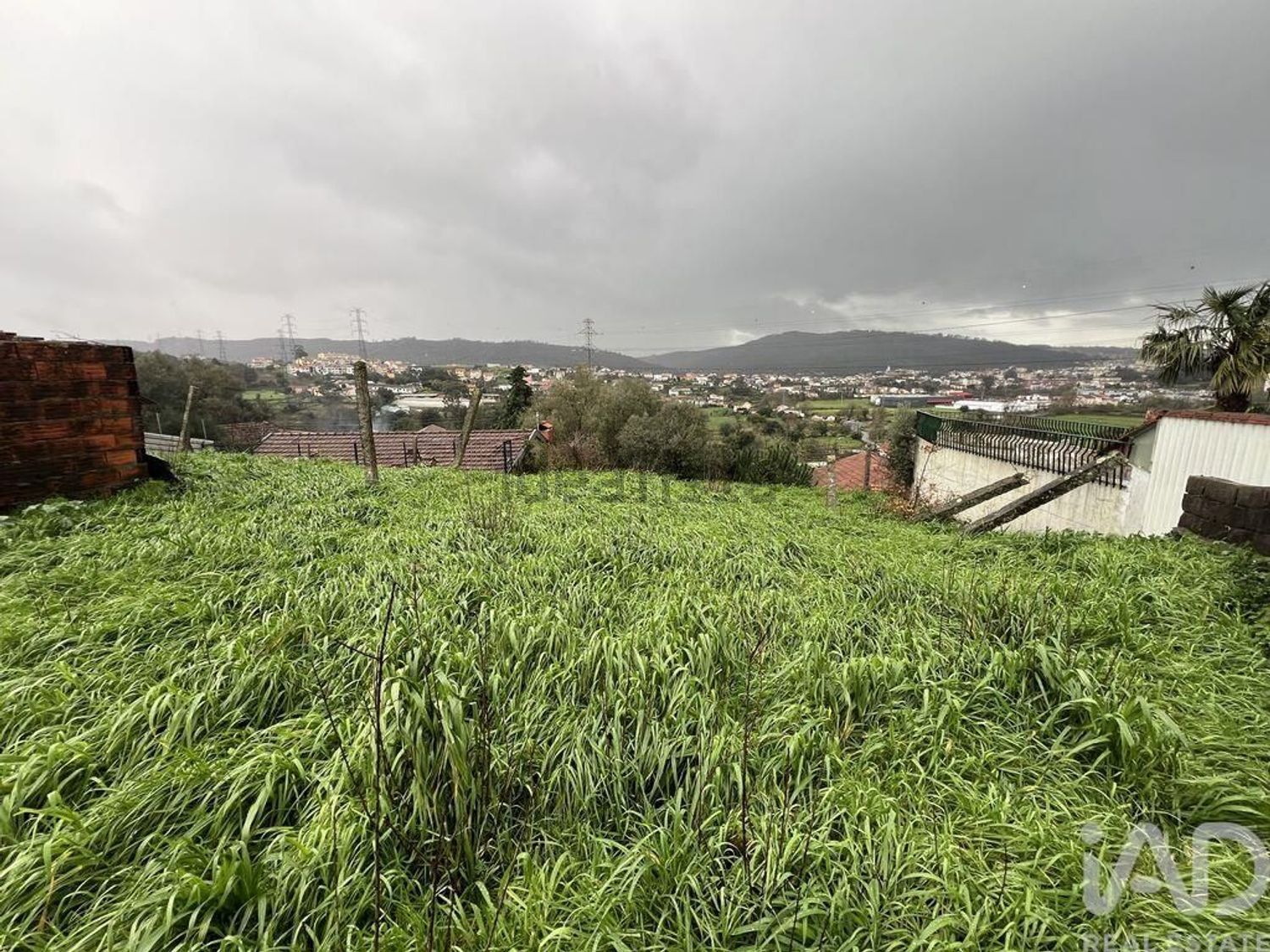 小楼房或独栋别墅出售在Campo e Sobrado - 周边
