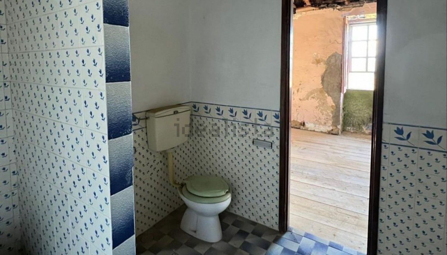 小楼房或别墅出售在 Frende - 卫生间