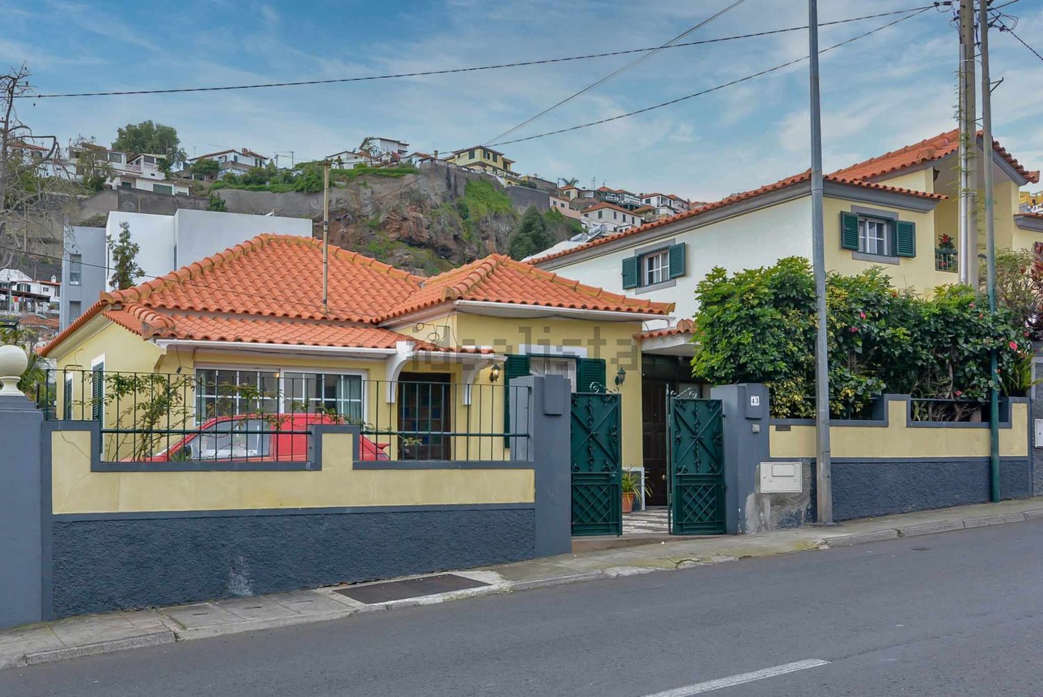 小楼房或独栋别墅出售在Estrada Doutor João Abel de Freitas, 43 - 外立面