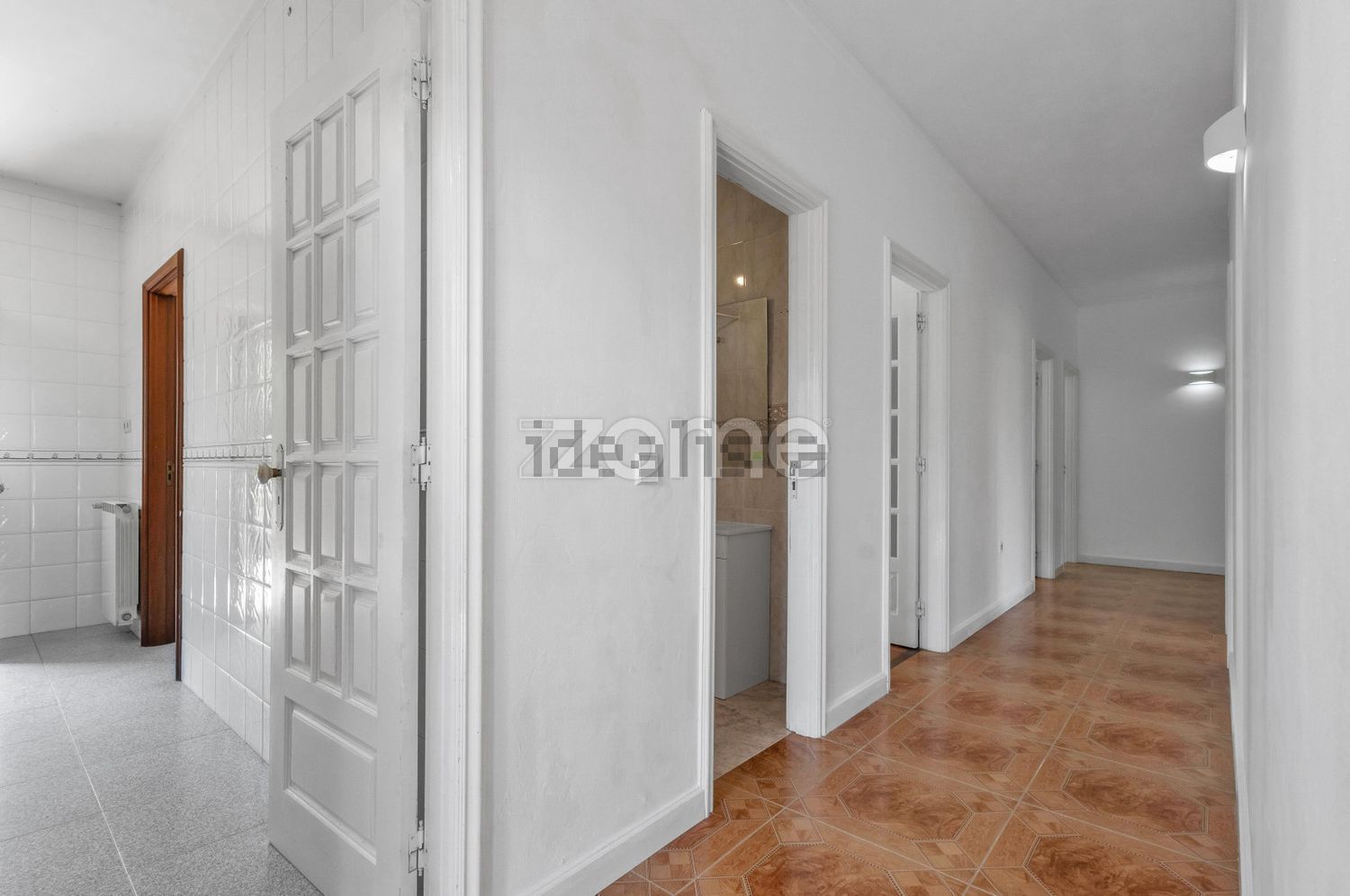 小楼房或独栋别墅出售在Rua Nossa Senhora de Lurdes, 673 - 过道