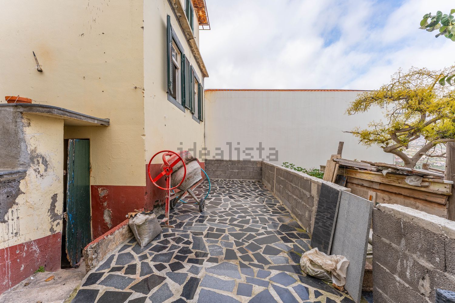 小楼房或独栋别墅出售在Caminho Velho do Rancho - 阳台