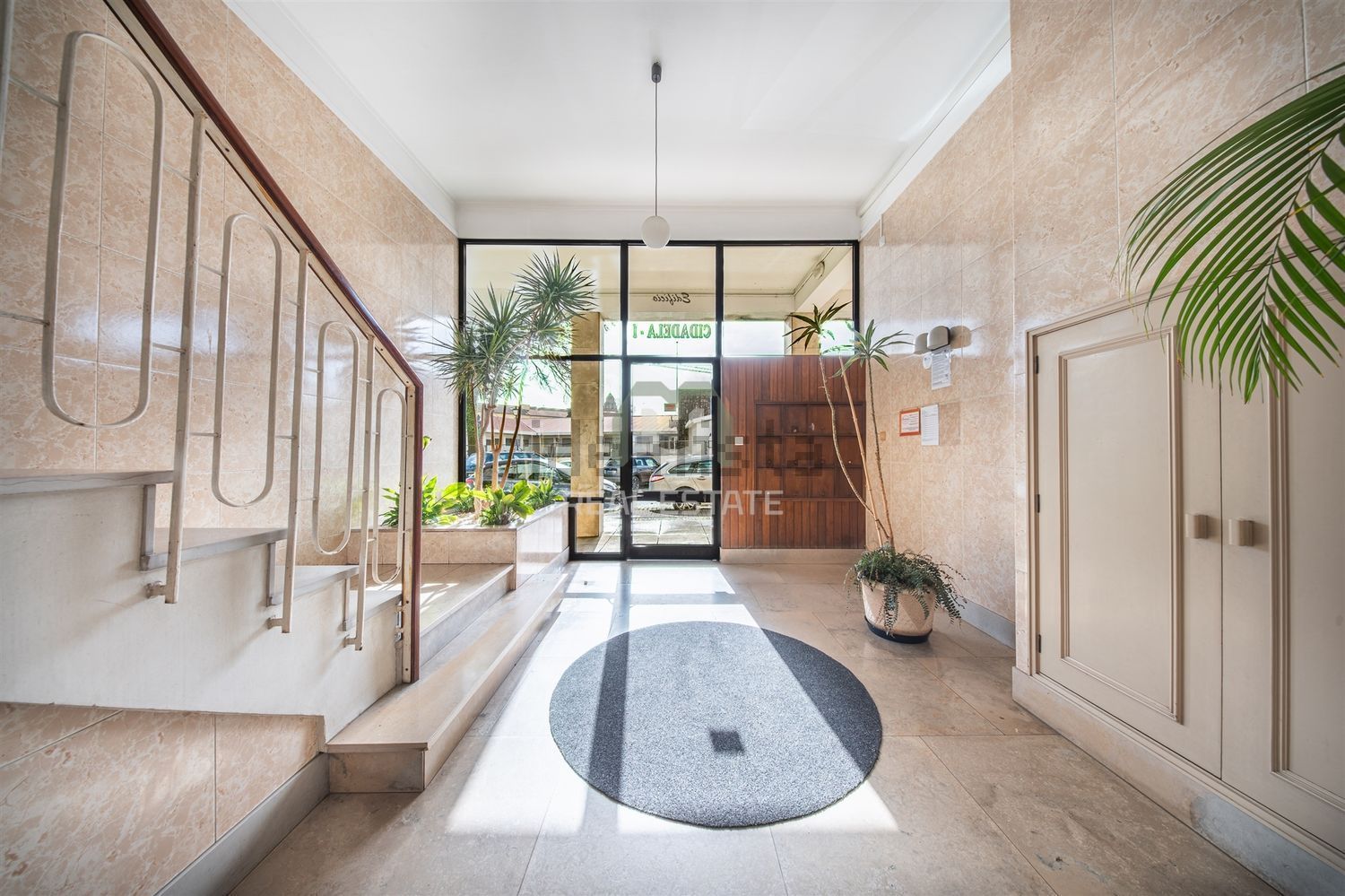 公寓 t3出售在Rua Arquitecto Borges Vinagre, 282 - 前厅