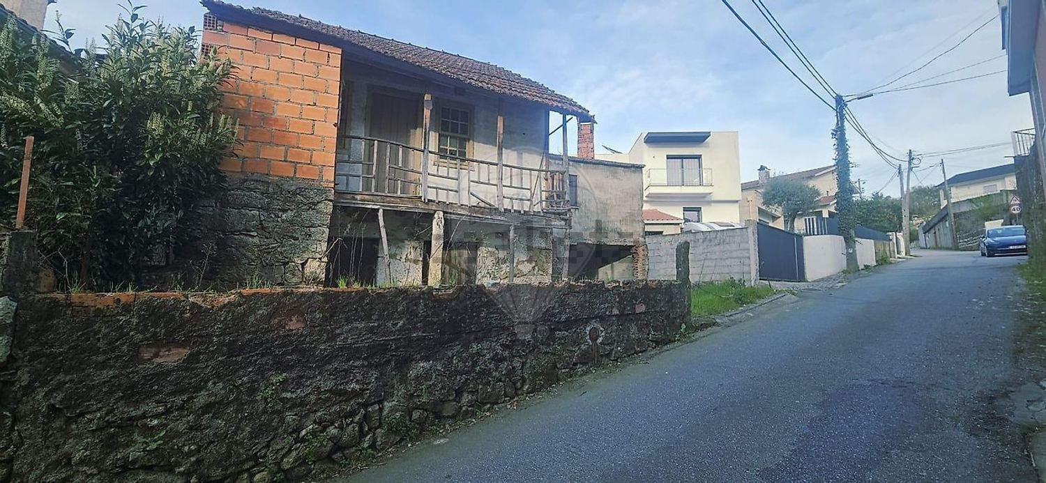 小楼房或独栋别墅出售在Rua Direita - 外立面