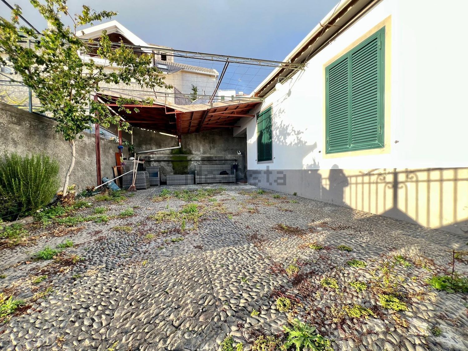 小楼房或独栋别墅出售在Beco do Lombo da Boa Vista - 阳台