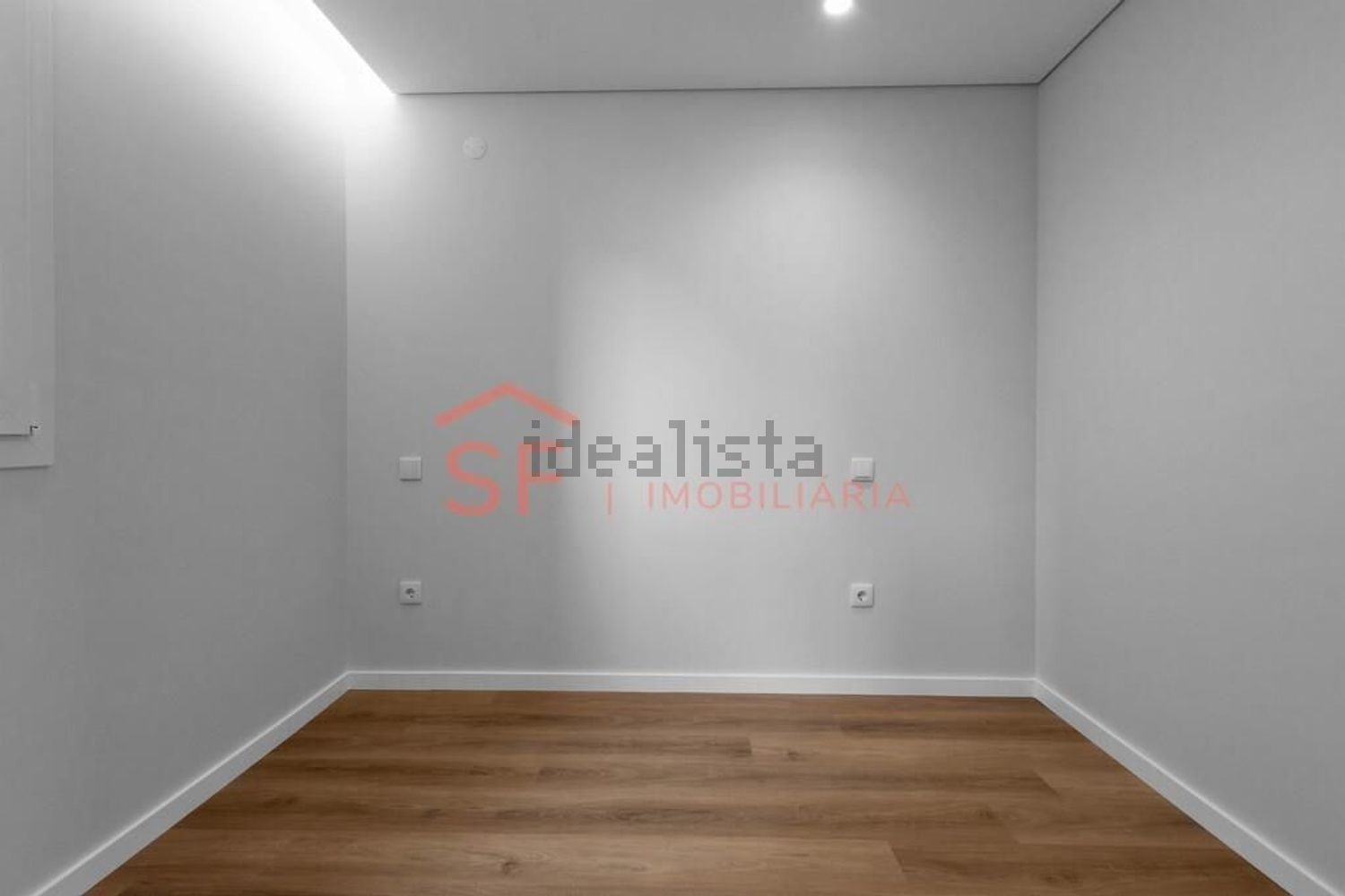 公寓 t3出售在Largo de Soares dos Reis, 4 - 居住