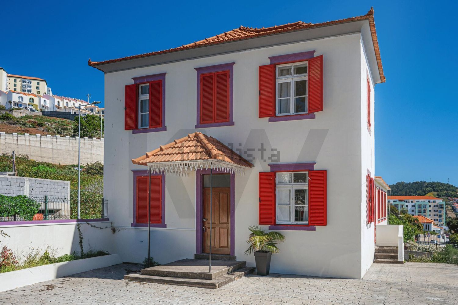小楼房或独栋别墅出售在Estrada João Gonçalves Zarco - 外立面
