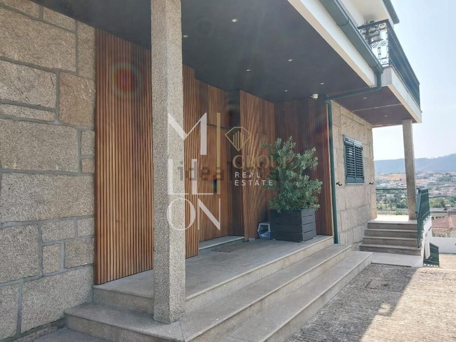 小楼房或独栋别墅出售在Rua Marques Zina s/n - 外立面