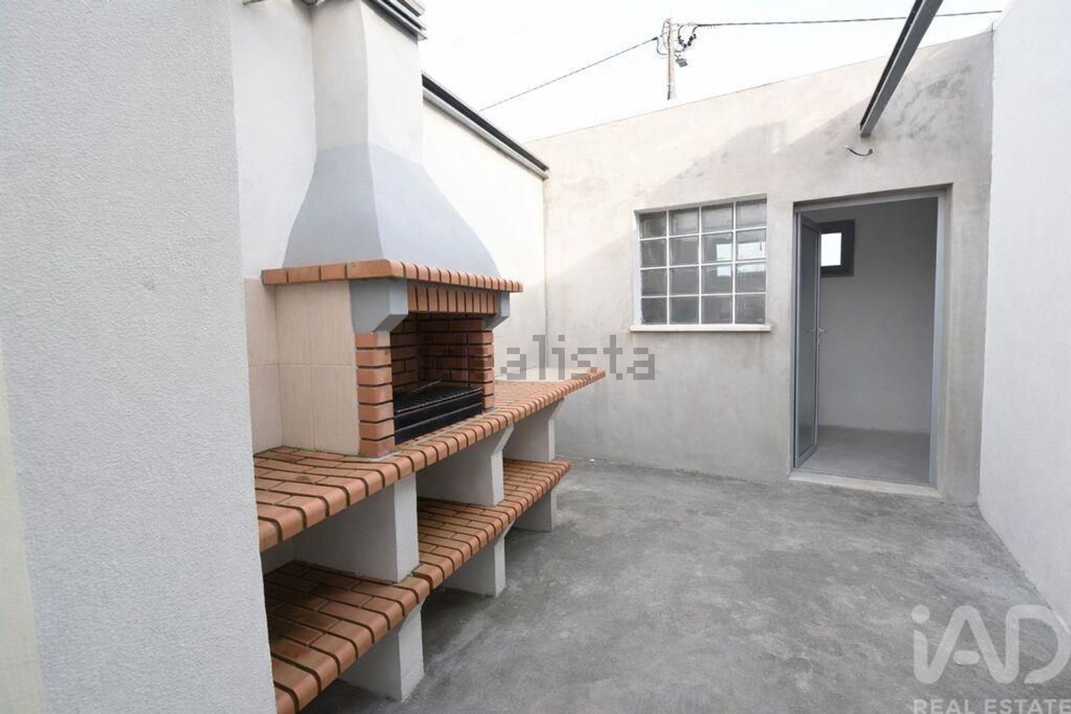 小楼房或独栋别墅出售在Vieira de Leiria - 外立面