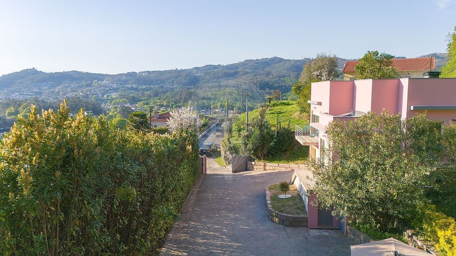 小楼房或独栋别墅出售在Rua de Varzielas, 343 - 阳台