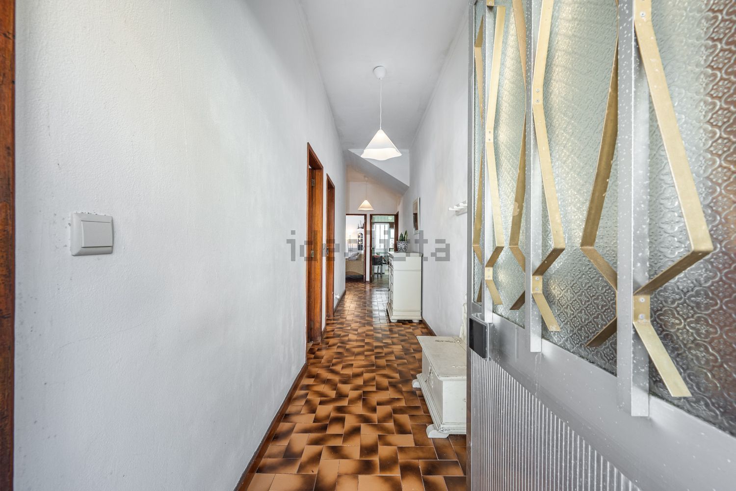 小楼房出售在Rua Doutor Américo Jazelino Dias Costa s/n - 过道
