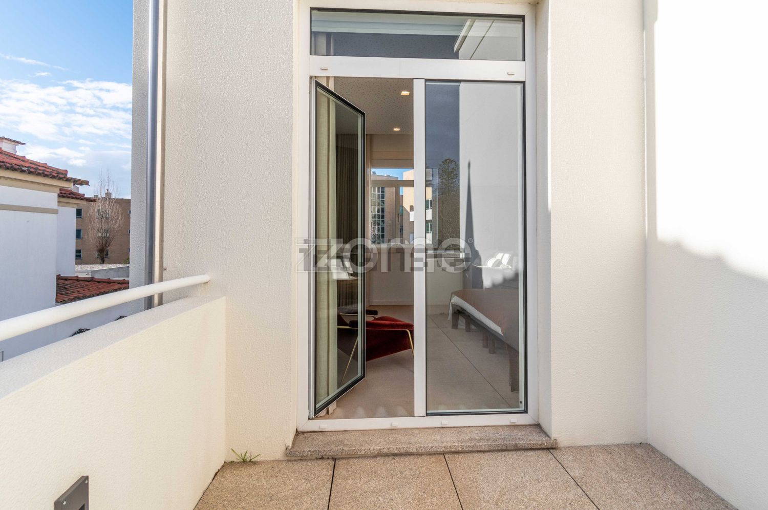 小楼房或独栋别墅出售在Avenida do Marechal Gomes da Costa - 门廊